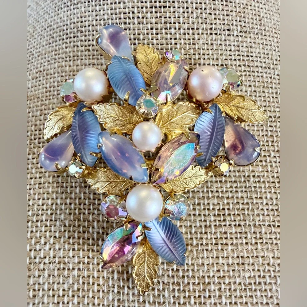 Vintage Floral Brooch, Attributed to Kramer, Gold Tone w/Glass & AB Rhinestone - Picture 3 of 3